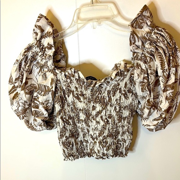 Taupe and Cream Puff Sleeve Cropped Blouse - Picture 4 of 4